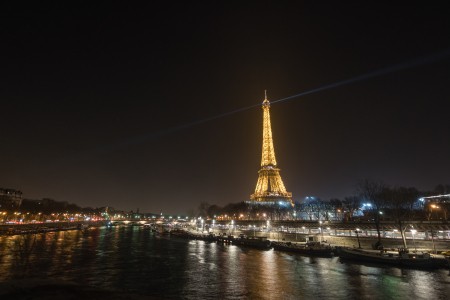 La Torre Eiffel por la noche