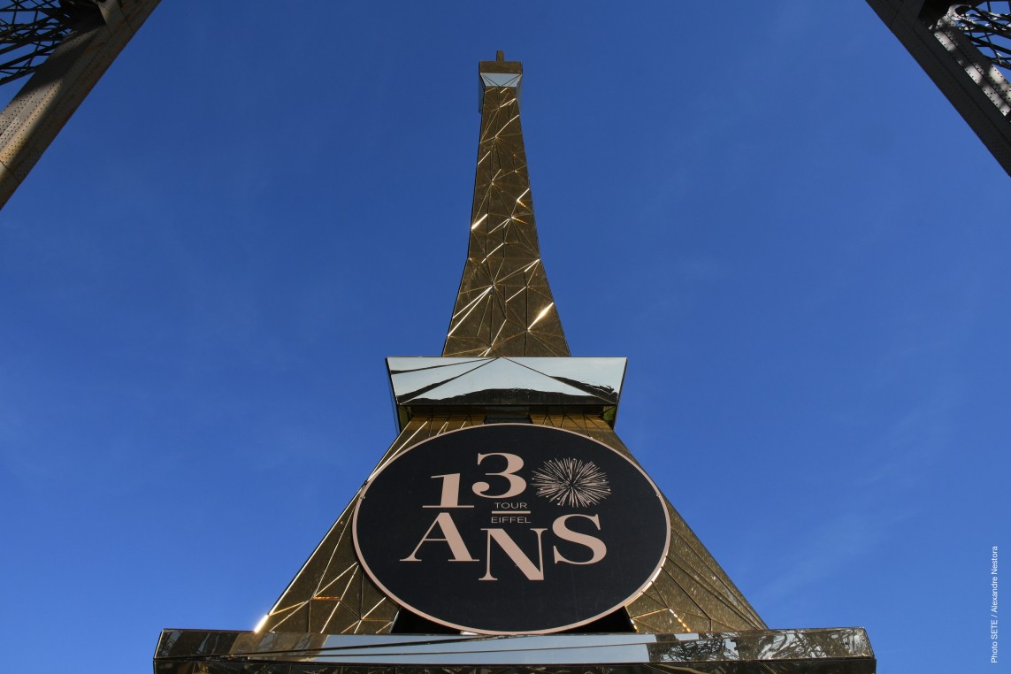 Foto escultura en la terraza de la Torre Eiffel