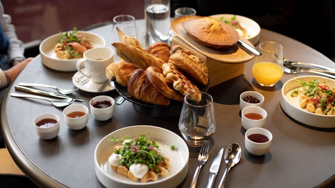 A mesa do Brunch da Madame Brasserie